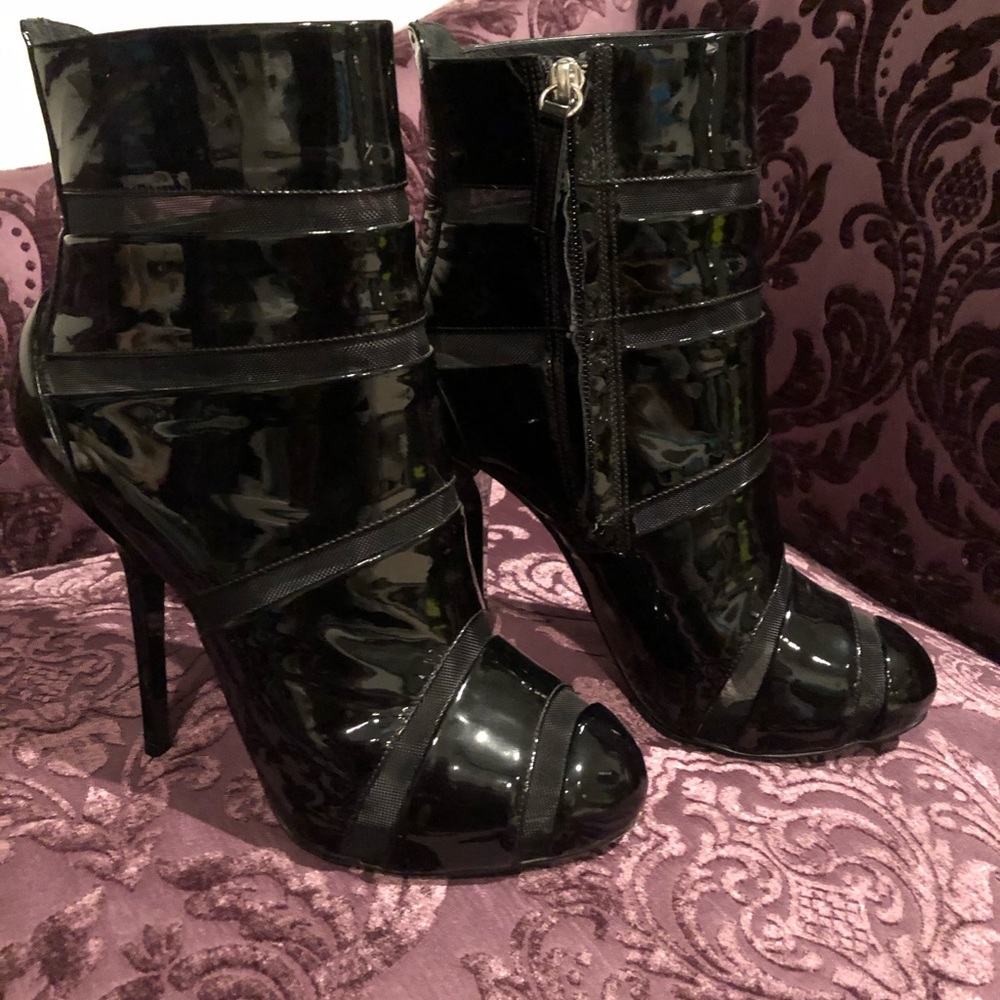 Giuseppe zanotti black patent booties